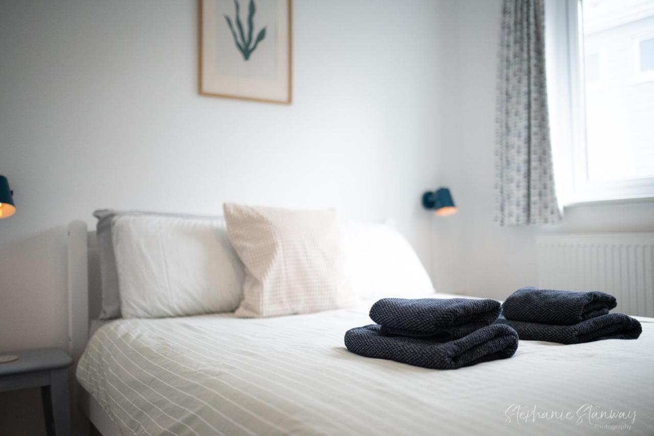 The Lookout, Modern Home From Home, Sleeps 5, With Private Parking & Outside Terrace St Ives Kültér fotó