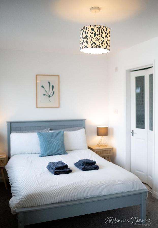 The Lookout, Modern Home From Home, Sleeps 5, With Private Parking & Outside Terrace St Ives Kültér fotó