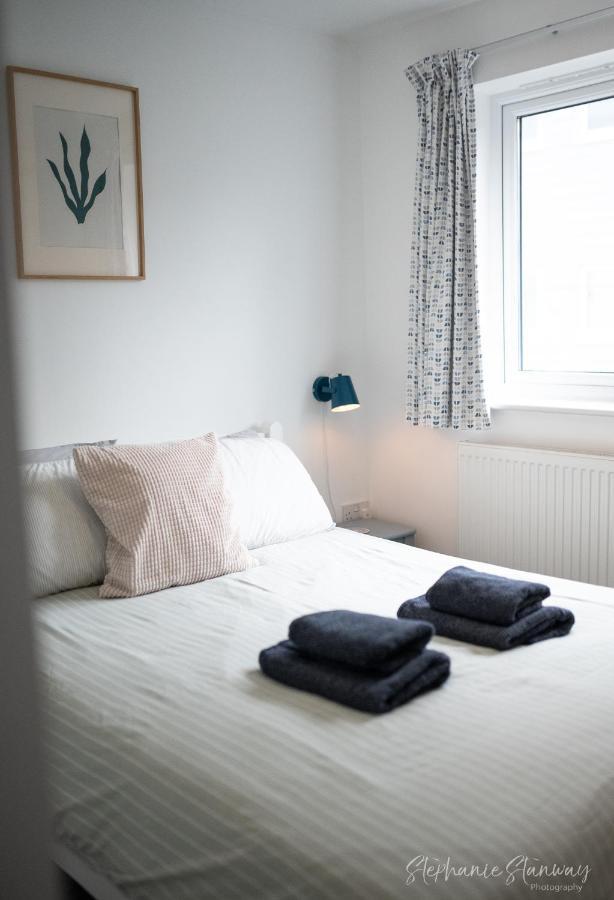 The Lookout, Modern Home From Home, Sleeps 5, With Private Parking & Outside Terrace St Ives Kültér fotó