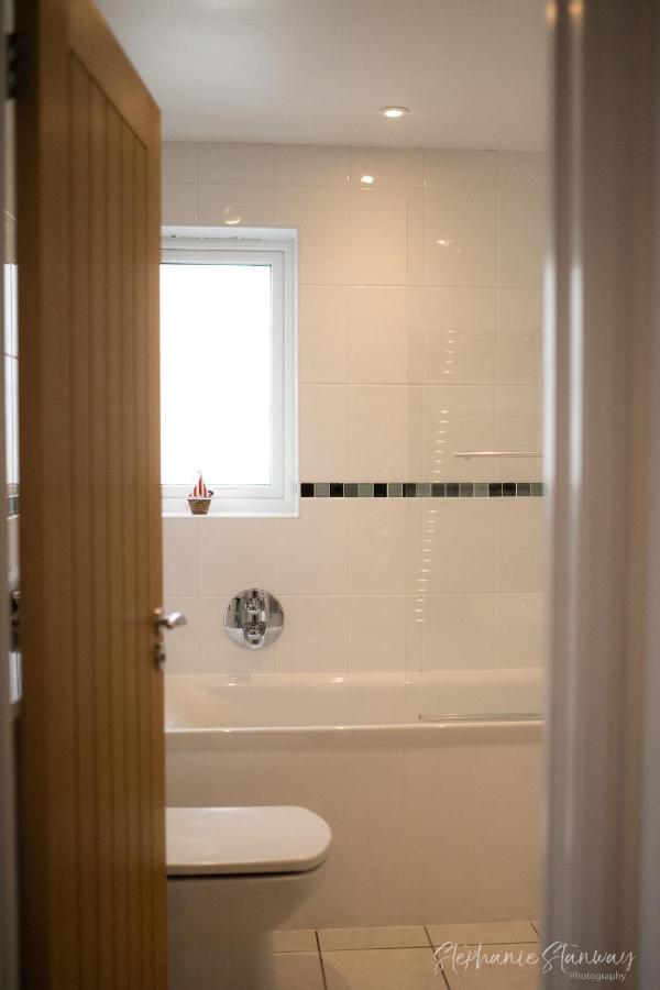 The Lookout, Modern Home From Home, Sleeps 5, With Private Parking & Outside Terrace St Ives Kültér fotó
